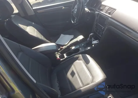 2018 Volkswagen Passat 2.0T Se z USA, uszkodzony, nr VIN 1VWBA7A34JC032034